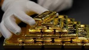 Gold prices drop ₹700 per 10 grams, silver falls ₹300 per kg – Market trends & reasons.